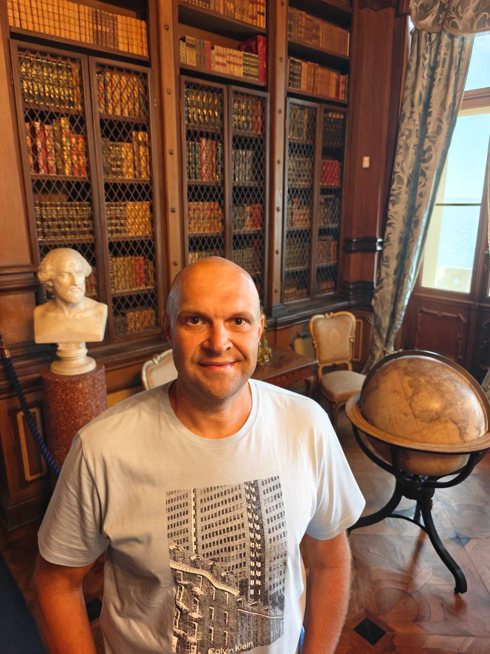 Владимир, 46